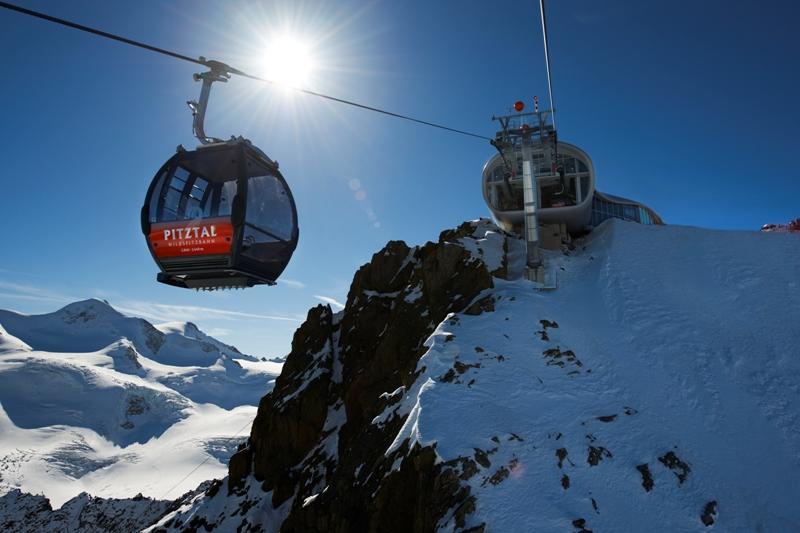 Blick Zum Wasserfall Sankt Leonhard im Pitztal Esterno foto